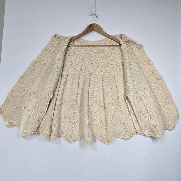VTG Hand Knitted Cape Poncho Beige Button Front Grandmacore Boho Handmade - Picture 8 of 15